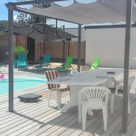 Charmante Avec Piscine Privee A *