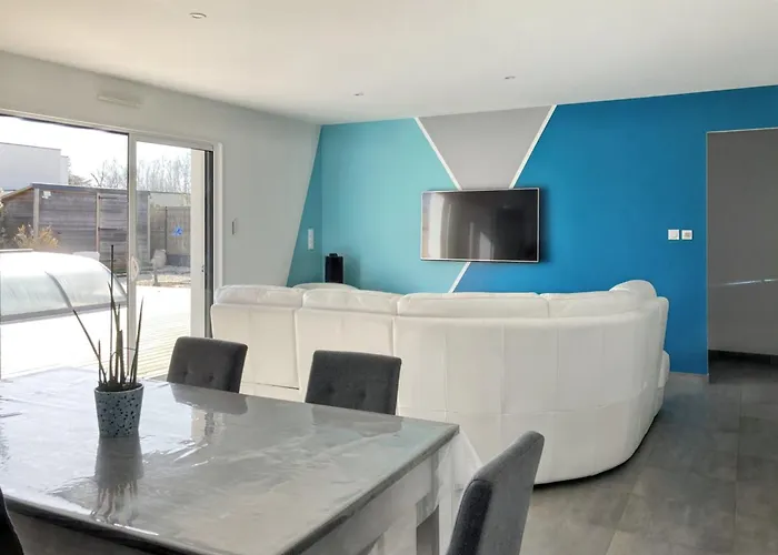 Villa Charmante Avec Piscine Privée à *