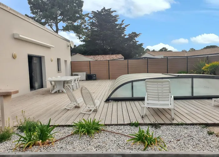 Charmante Avec Piscine Privée à *