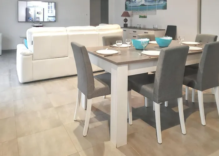 Villa Charmante Avec Piscine Privée à *