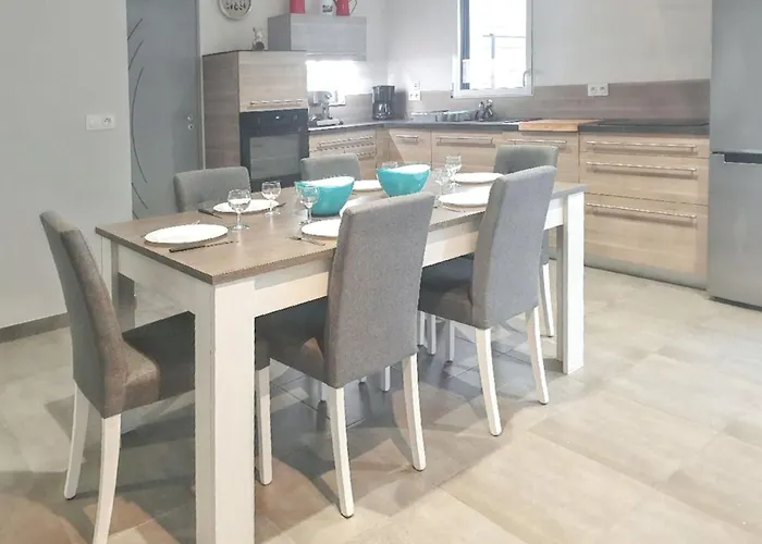 Charmante Avec Piscine Privée à *