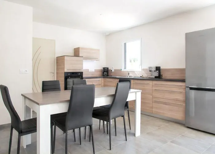 Charmante Avec Piscine Privée à *